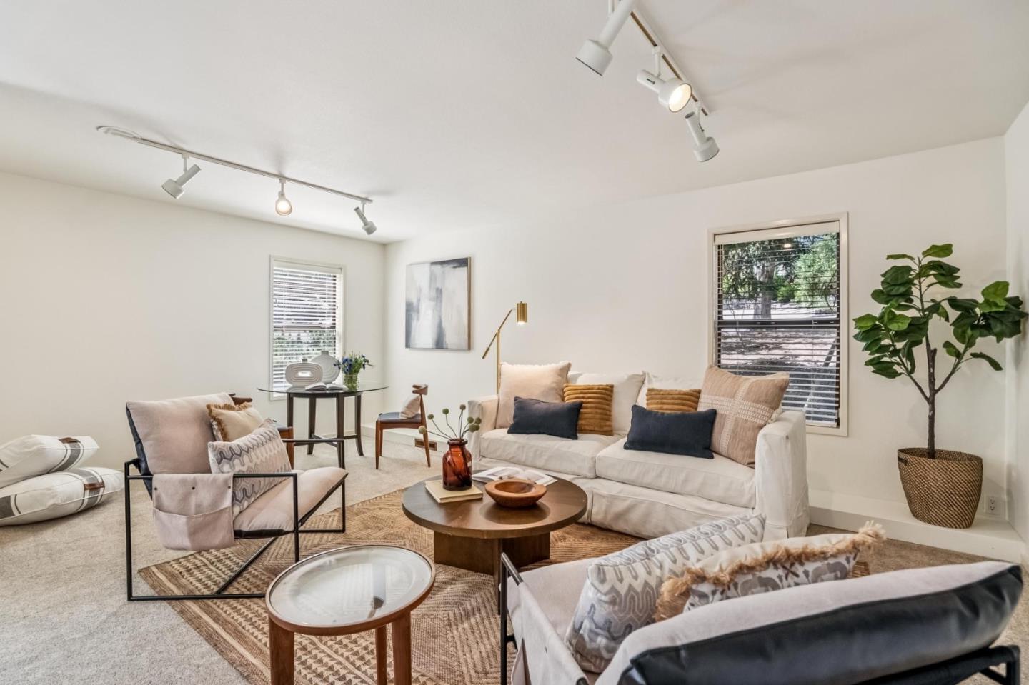 Detail Gallery Image 6 of 30 For 6 Wyndemere Vale, Monterey,  CA 93940 - 4 Beds | 3/1 Baths