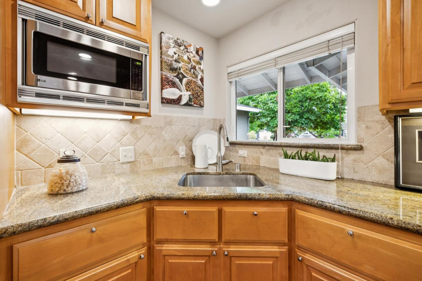 Detail Gallery Image 13 of 38 For 5530 Laura Dr, San Jose,  CA 95124 - 3 Beds | 2 Baths