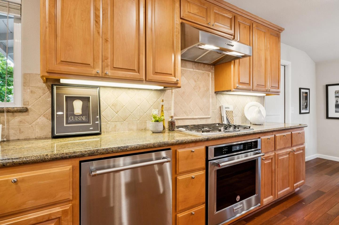 Detail Gallery Image 14 of 38 For 5530 Laura Dr, San Jose,  CA 95124 - 3 Beds | 2 Baths