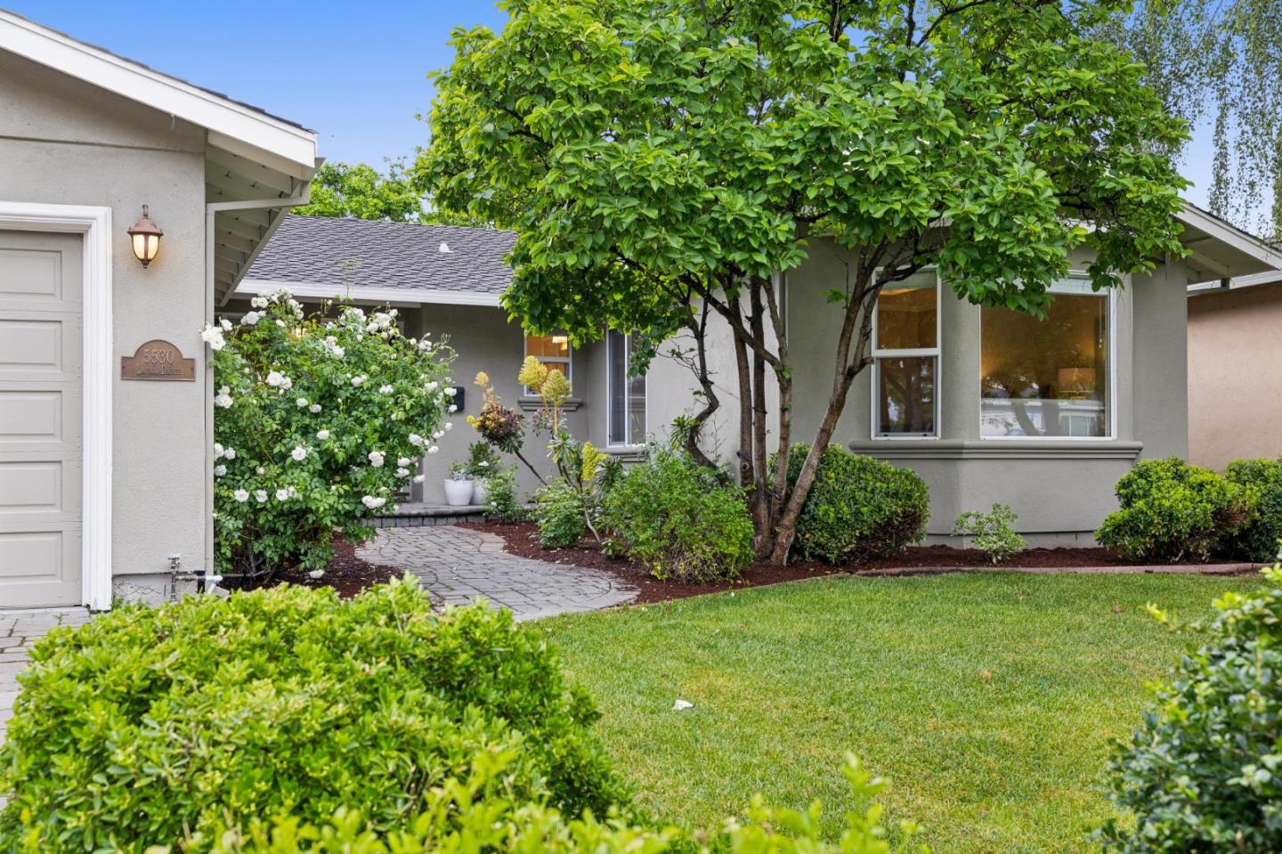 Detail Gallery Image 2 of 38 For 5530 Laura Dr, San Jose,  CA 95124 - 3 Beds | 2 Baths