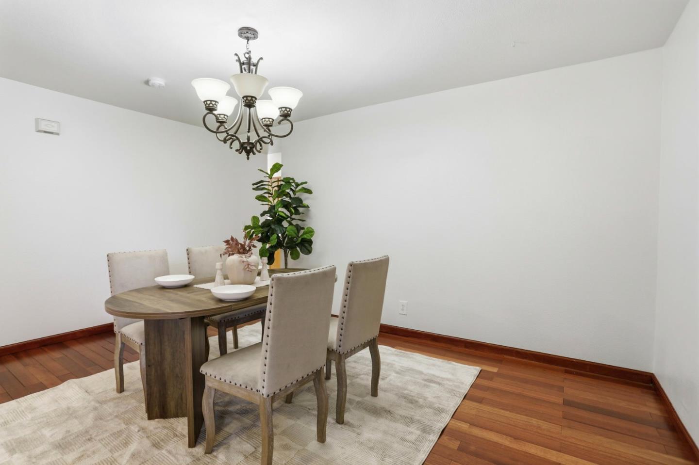 Detail Gallery Image 14 of 31 For 2592 Glenview Dr, Hollister,  CA 95023 - 4 Beds | 2/1 Baths