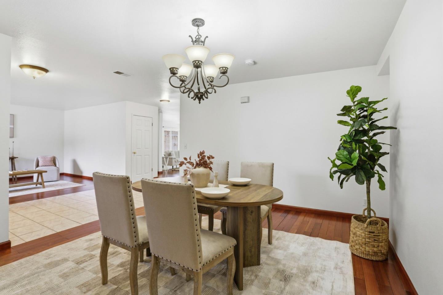 Detail Gallery Image 15 of 31 For 2592 Glenview Dr, Hollister,  CA 95023 - 4 Beds | 2/1 Baths