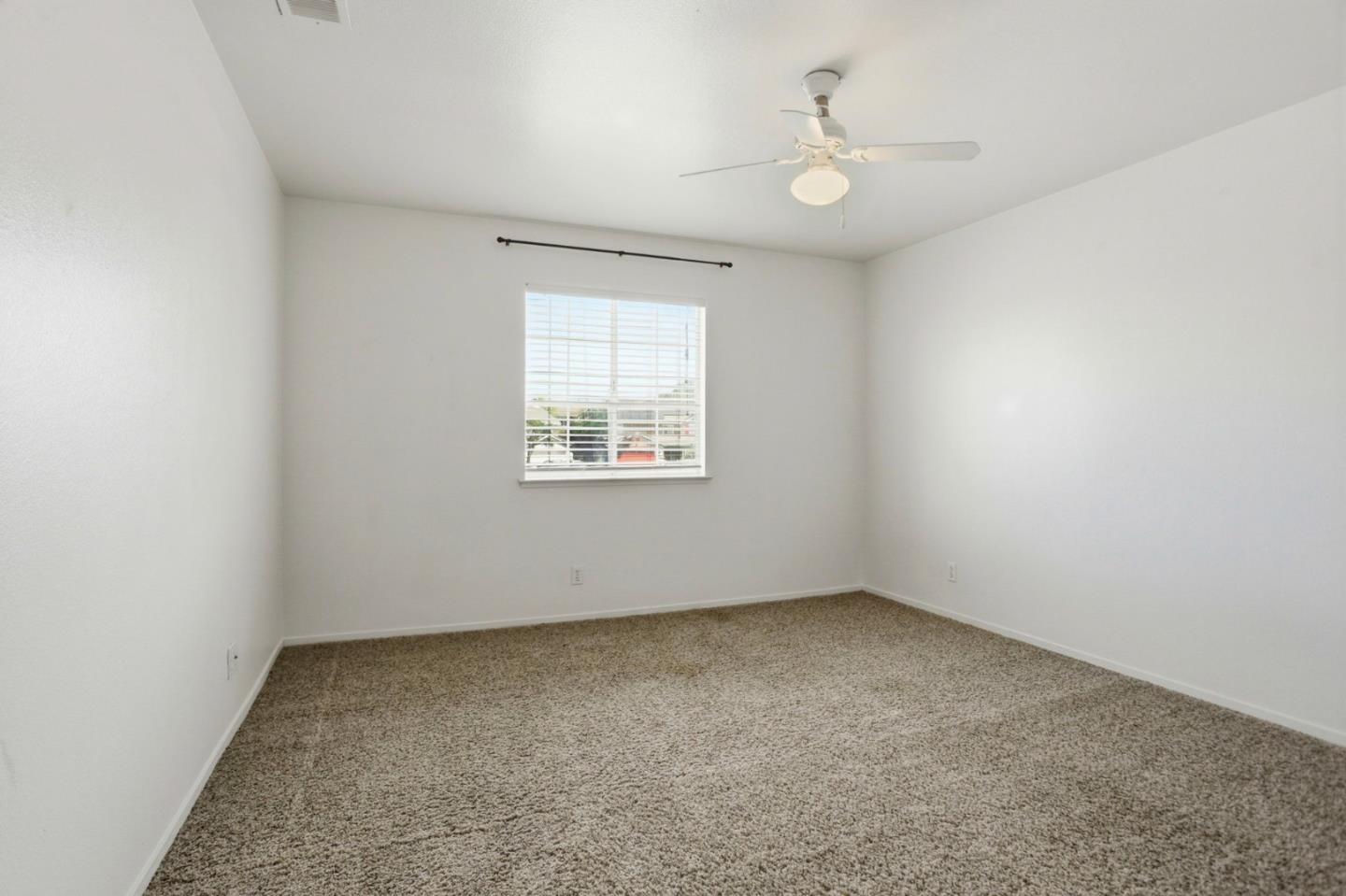 Detail Gallery Image 18 of 31 For 2592 Glenview Dr, Hollister,  CA 95023 - 4 Beds | 2/1 Baths