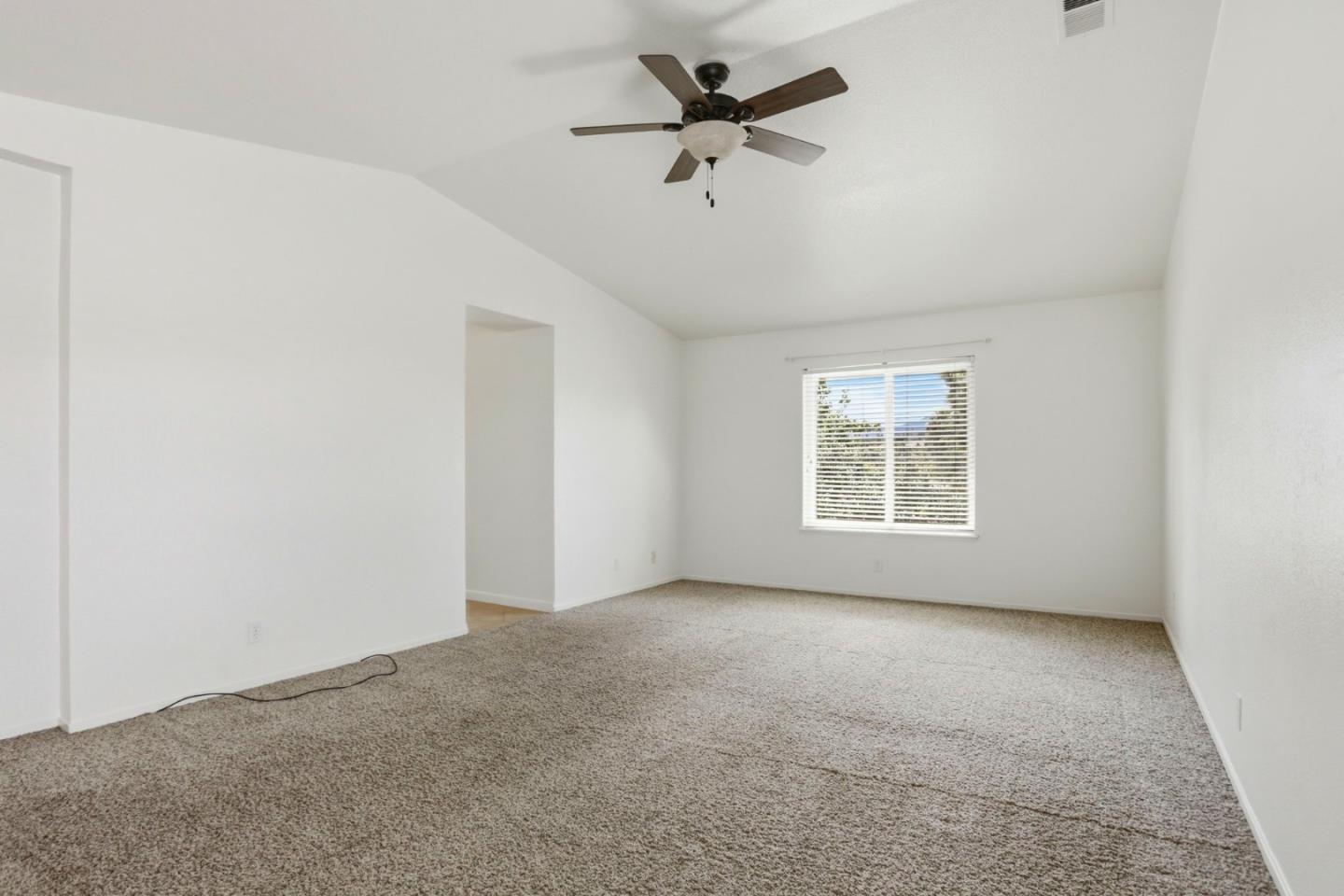 Detail Gallery Image 22 of 31 For 2592 Glenview Dr, Hollister,  CA 95023 - 4 Beds | 2/1 Baths