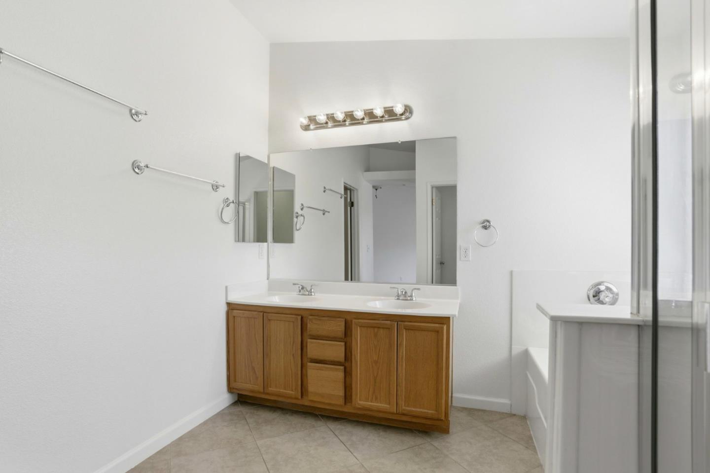 Detail Gallery Image 27 of 31 For 2592 Glenview Dr, Hollister,  CA 95023 - 4 Beds | 2/1 Baths