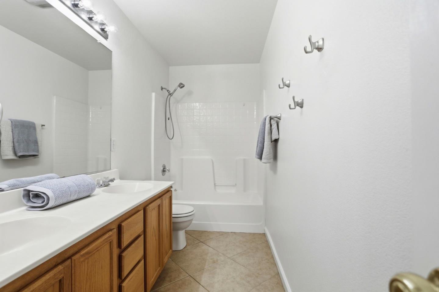 Detail Gallery Image 28 of 31 For 2592 Glenview Dr, Hollister,  CA 95023 - 4 Beds | 2/1 Baths