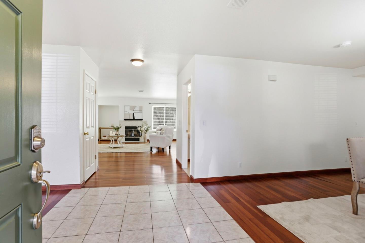 Detail Gallery Image 3 of 31 For 2592 Glenview Dr, Hollister,  CA 95023 - 4 Beds | 2/1 Baths