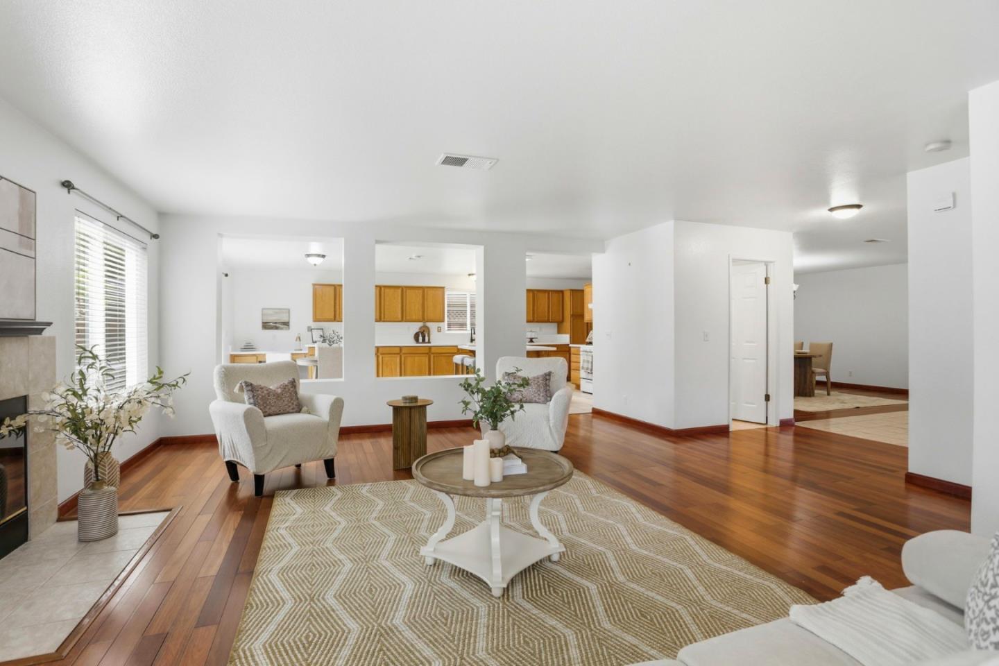 Detail Gallery Image 8 of 31 For 2592 Glenview Dr, Hollister,  CA 95023 - 4 Beds | 2/1 Baths