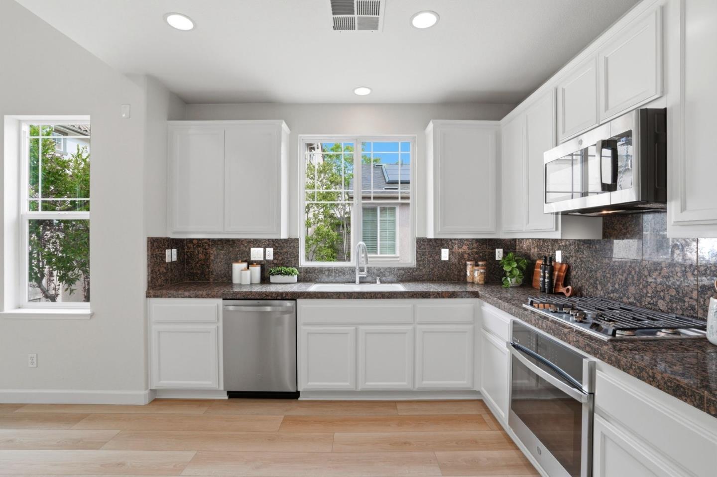 Detail Gallery Image 26 of 52 For 4142 Tobin Cir, Santa Clara,  CA 95054 - 3 Beds | 3/1 Baths