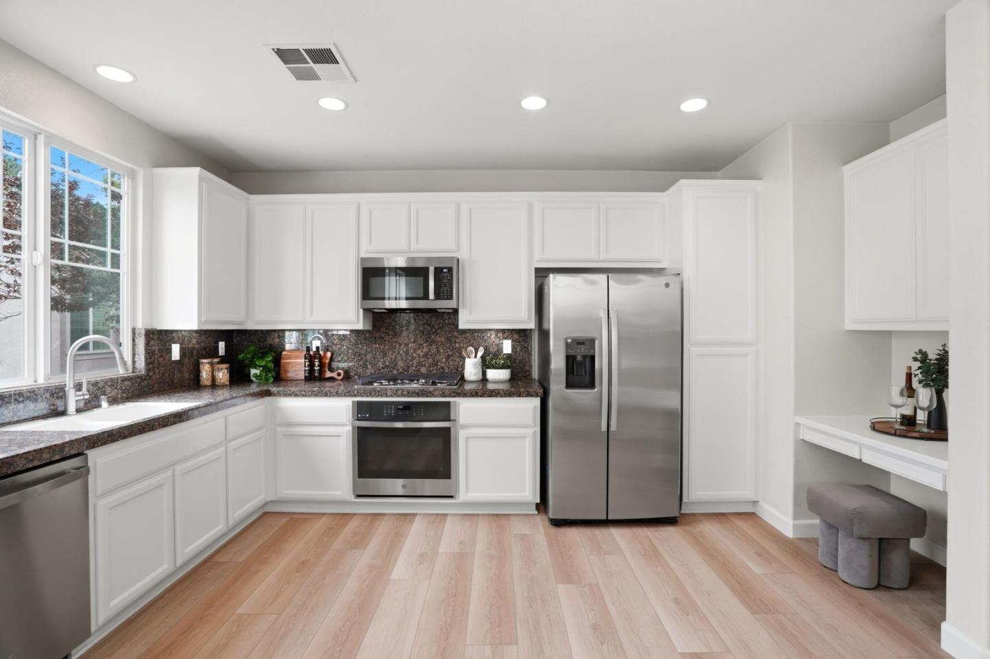 Detail Gallery Image 27 of 52 For 4142 Tobin Cir, Santa Clara,  CA 95054 - 3 Beds | 3/1 Baths