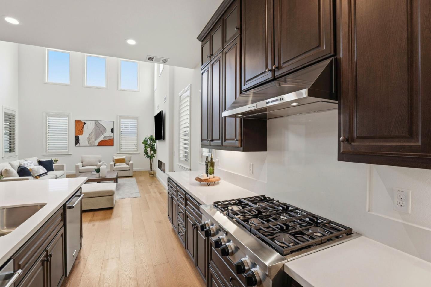 Detail Gallery Image 16 of 101 For 18665 Corte Arcangel, Morgan Hill,  CA 95037 - 5 Beds | 5/1 Baths