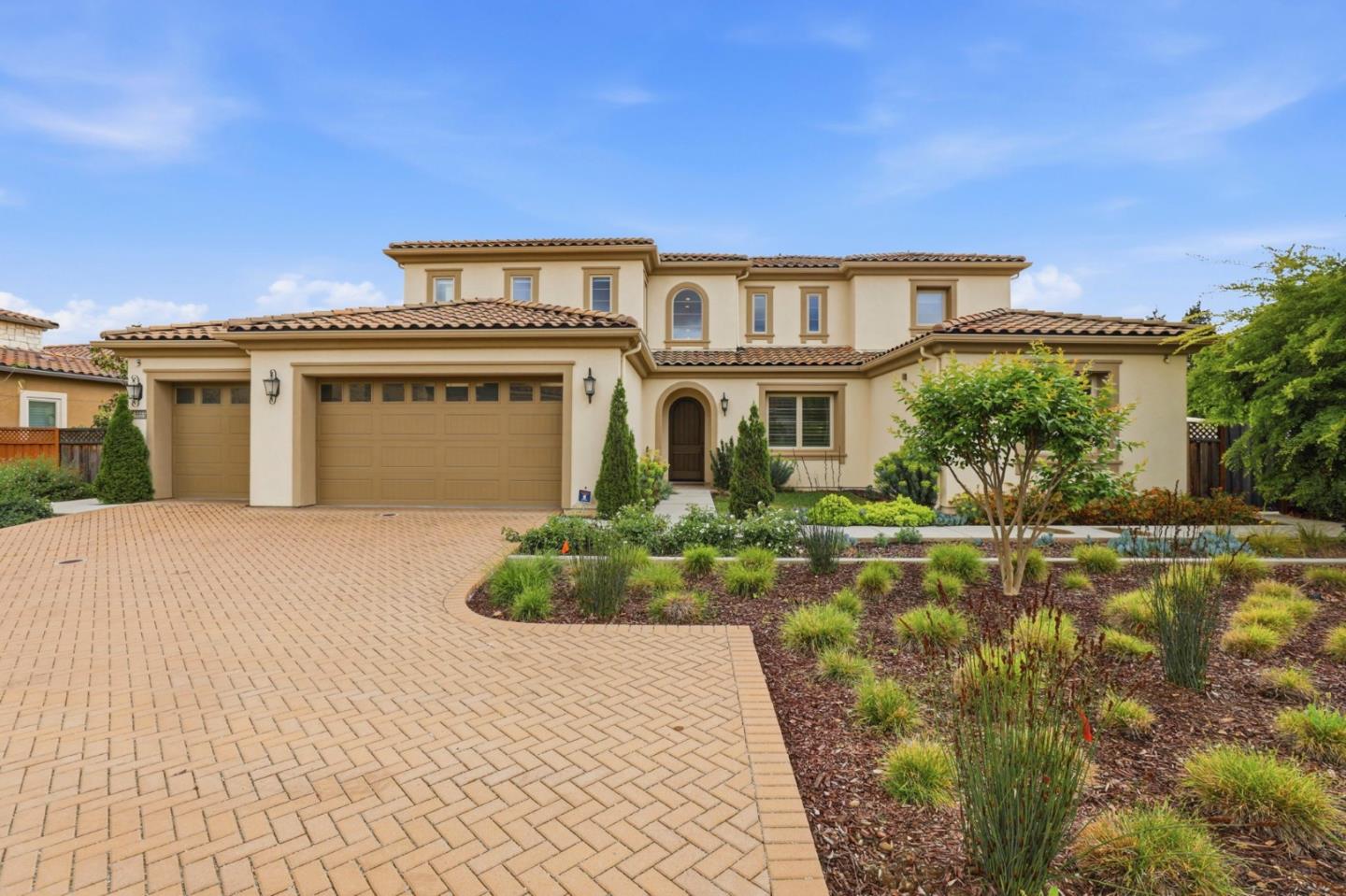 Detail Gallery Image 2 of 101 For 18665 Corte Arcangel, Morgan Hill,  CA 95037 - 5 Beds | 5/1 Baths