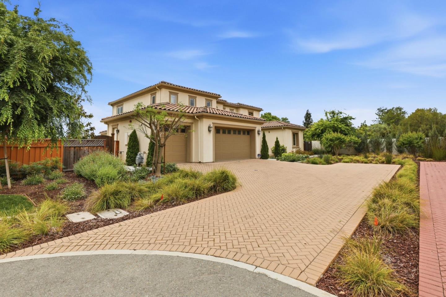 Detail Gallery Image 3 of 101 For 18665 Corte Arcangel, Morgan Hill,  CA 95037 - 5 Beds | 5/1 Baths