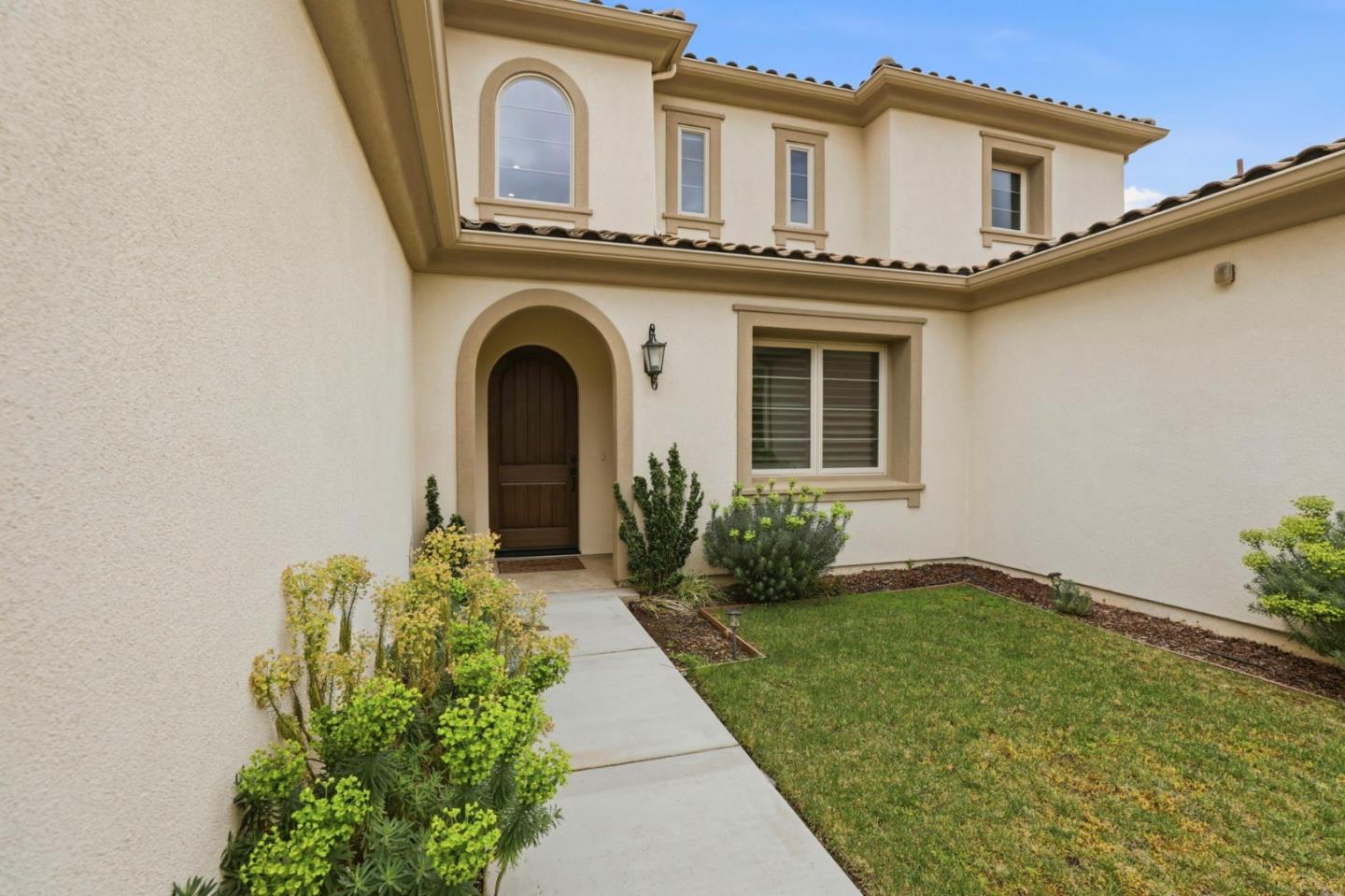 Detail Gallery Image 6 of 101 For 18665 Corte Arcangel, Morgan Hill,  CA 95037 - 5 Beds | 5/1 Baths