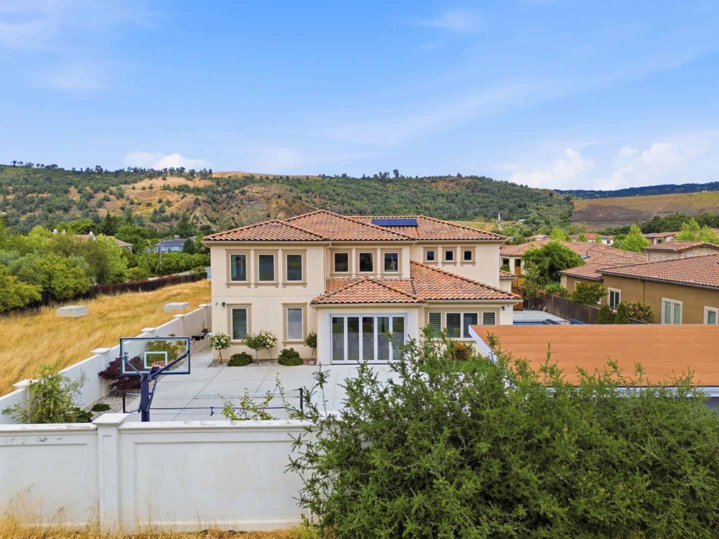 Detail Gallery Image 67 of 101 For 18665 Corte Arcangel, Morgan Hill,  CA 95037 - 5 Beds | 5/1 Baths