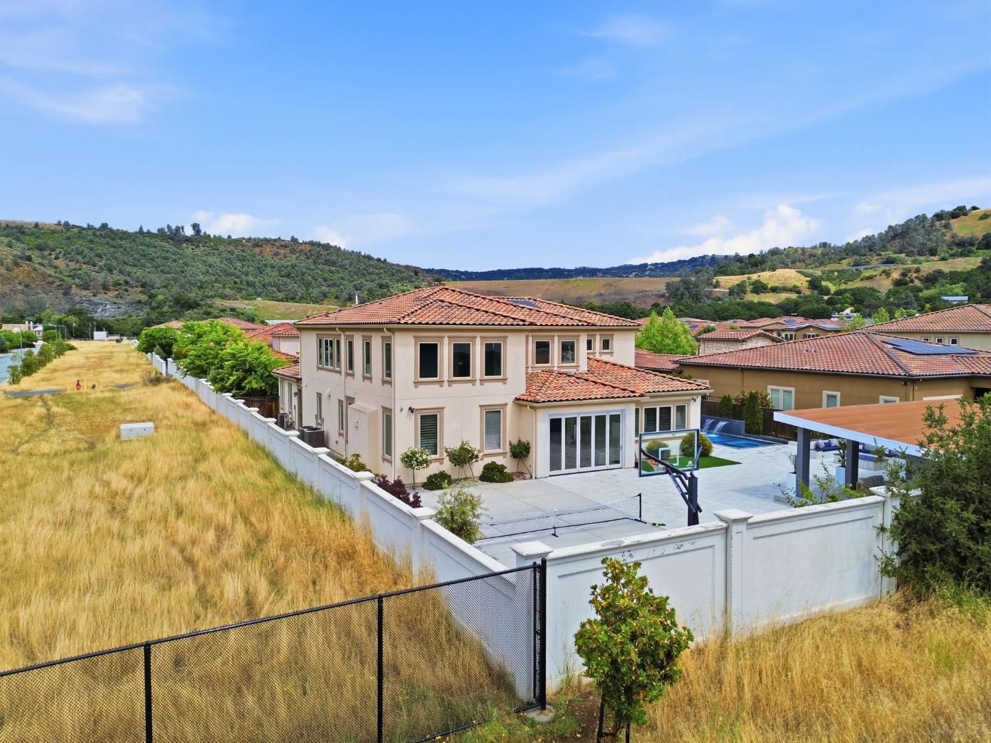 Detail Gallery Image 68 of 101 For 18665 Corte Arcangel, Morgan Hill,  CA 95037 - 5 Beds | 5/1 Baths