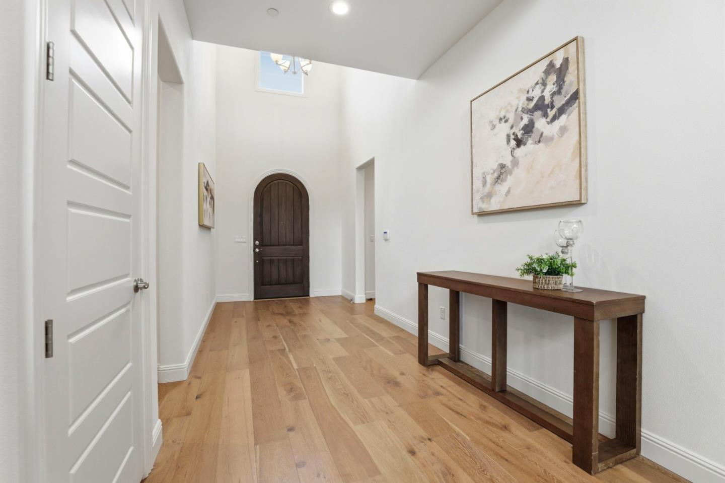 Detail Gallery Image 8 of 101 For 18665 Corte Arcangel, Morgan Hill,  CA 95037 - 5 Beds | 5/1 Baths