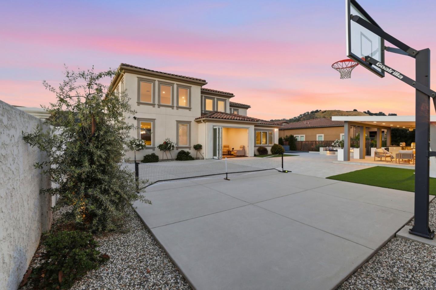 Detail Gallery Image 85 of 101 For 18665 Corte Arcangel, Morgan Hill,  CA 95037 - 5 Beds | 5/1 Baths