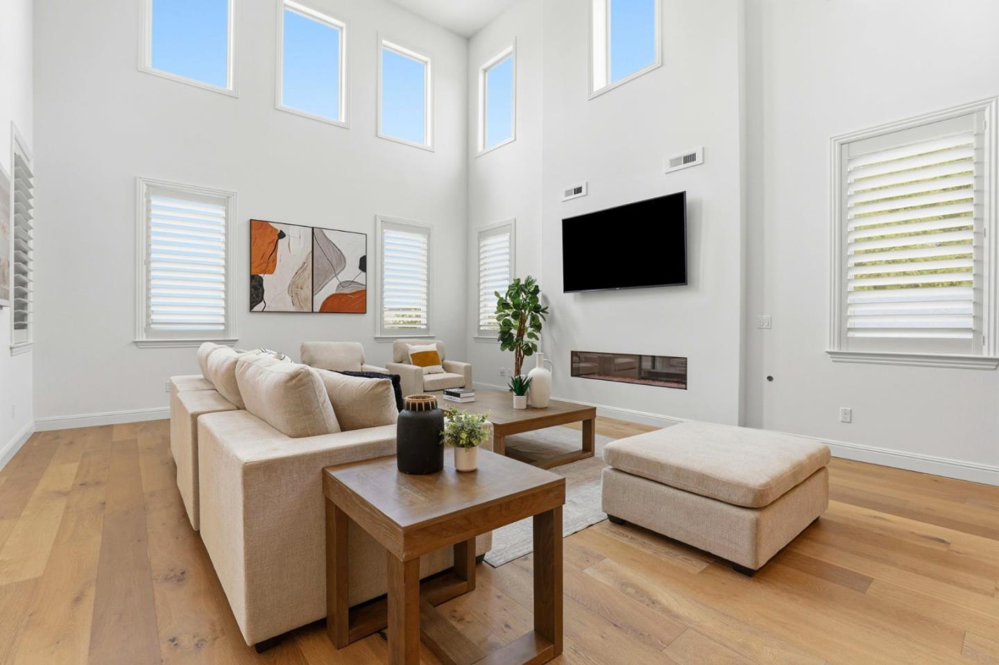 Detail Gallery Image 9 of 101 For 18665 Corte Arcangel, Morgan Hill,  CA 95037 - 5 Beds | 5/1 Baths