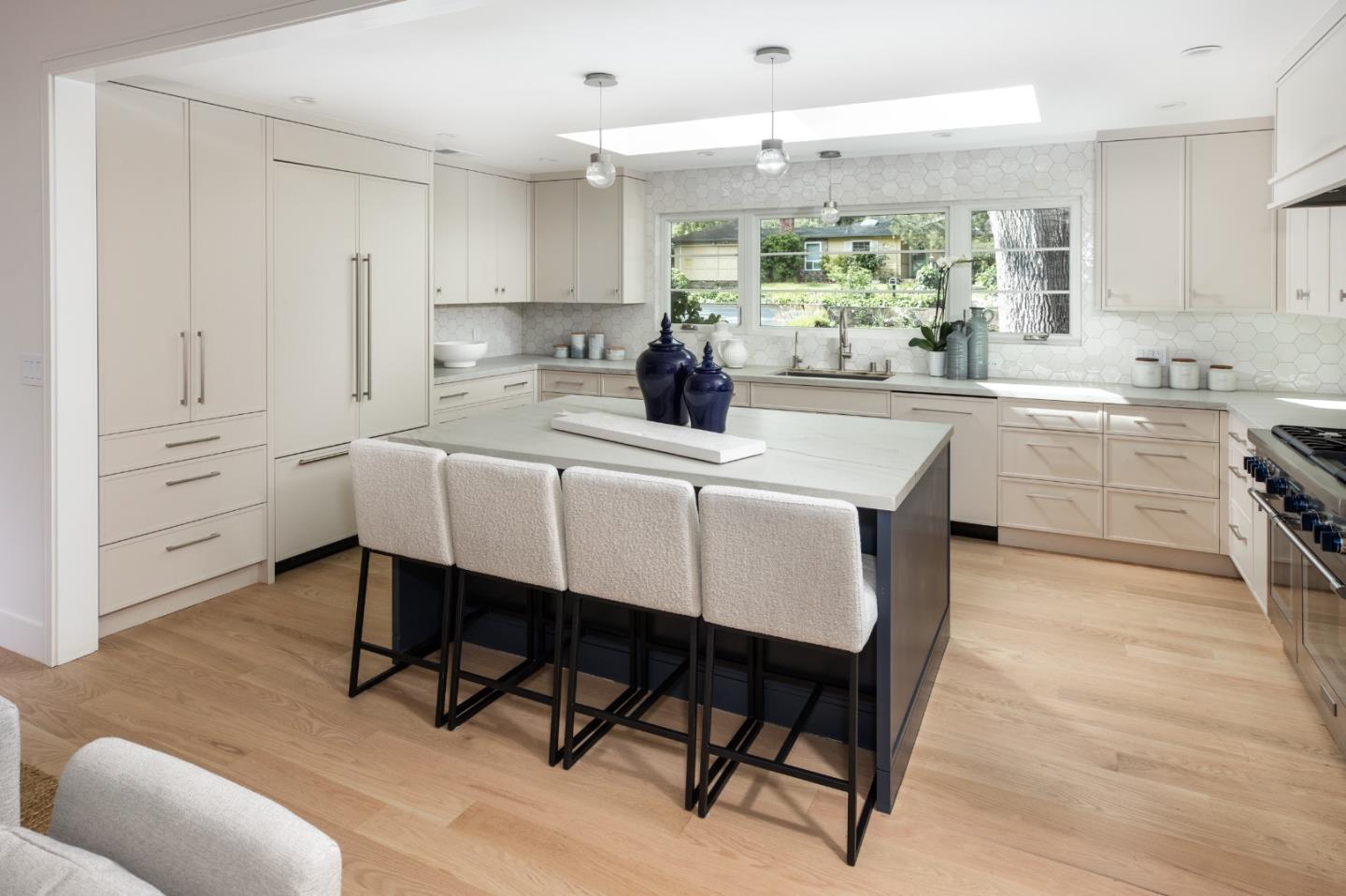 Detail Gallery Image 10 of 34 For 526 Pinecrest Dr, Los Altos,  CA 94024 - 4 Beds | 3 Baths