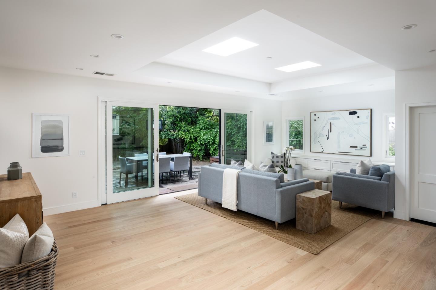 Detail Gallery Image 15 of 34 For 526 Pinecrest Dr, Los Altos,  CA 94024 - 4 Beds | 3 Baths