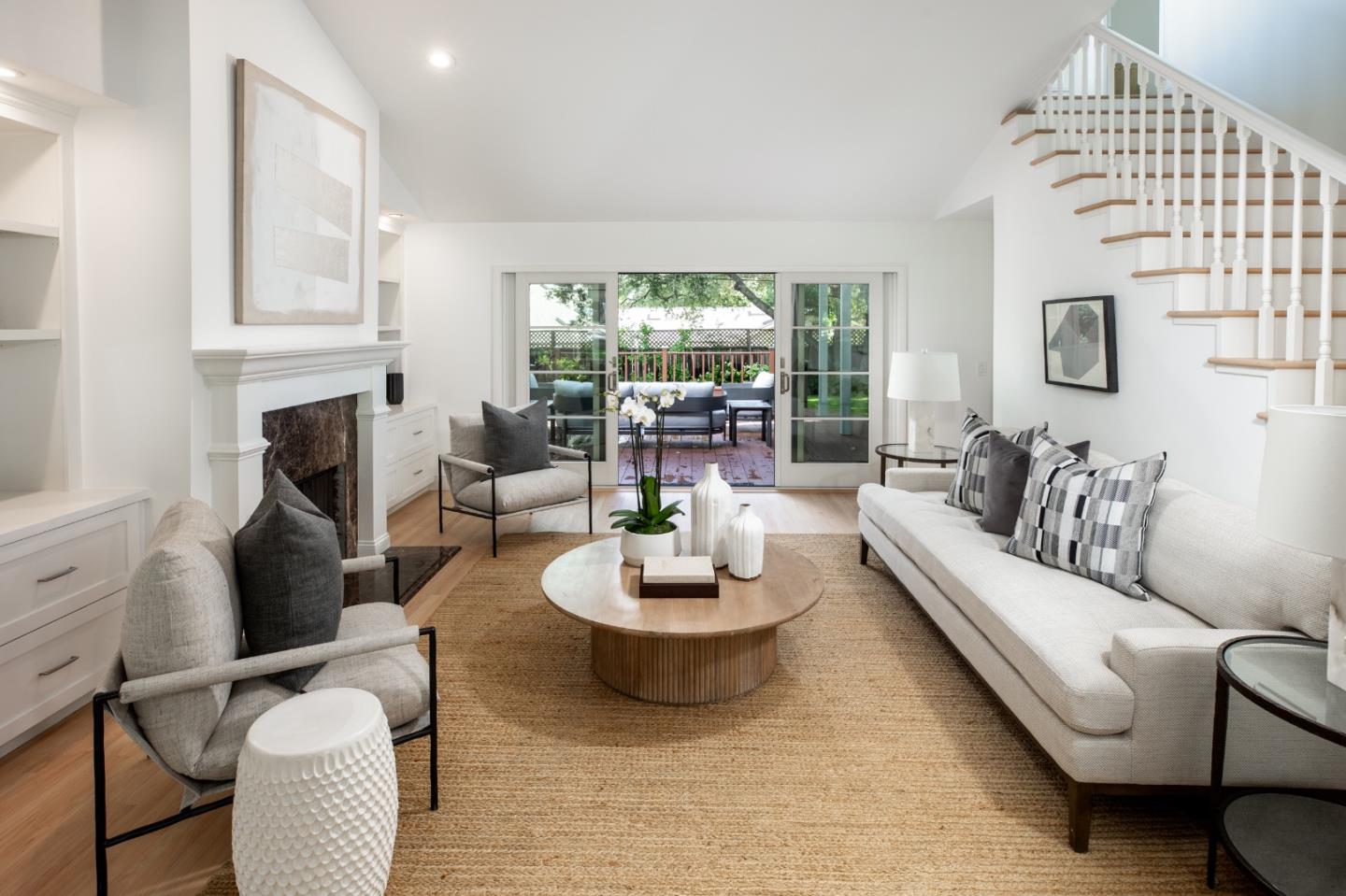 Detail Gallery Image 4 of 34 For 526 Pinecrest Dr, Los Altos,  CA 94024 - 4 Beds | 3 Baths