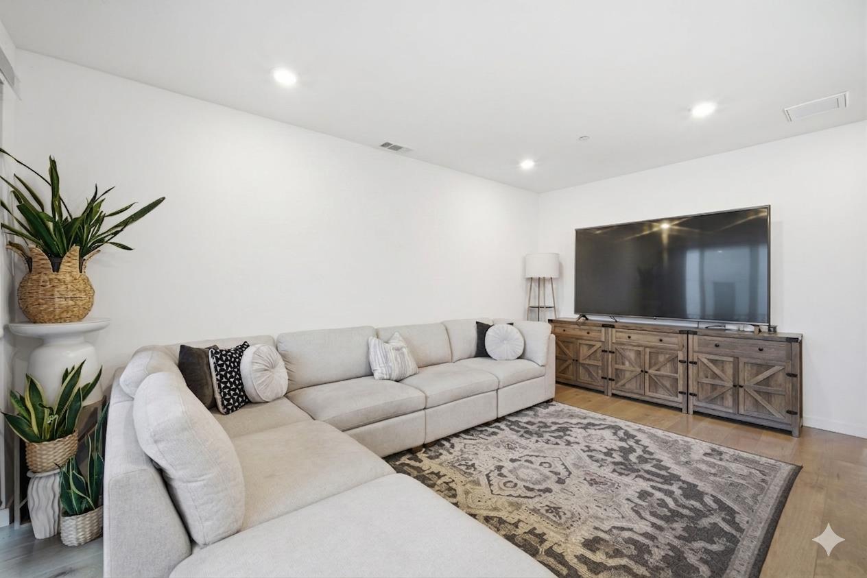 493 Cambridge ST, SanFrancisco, CA 94134, Photo 2