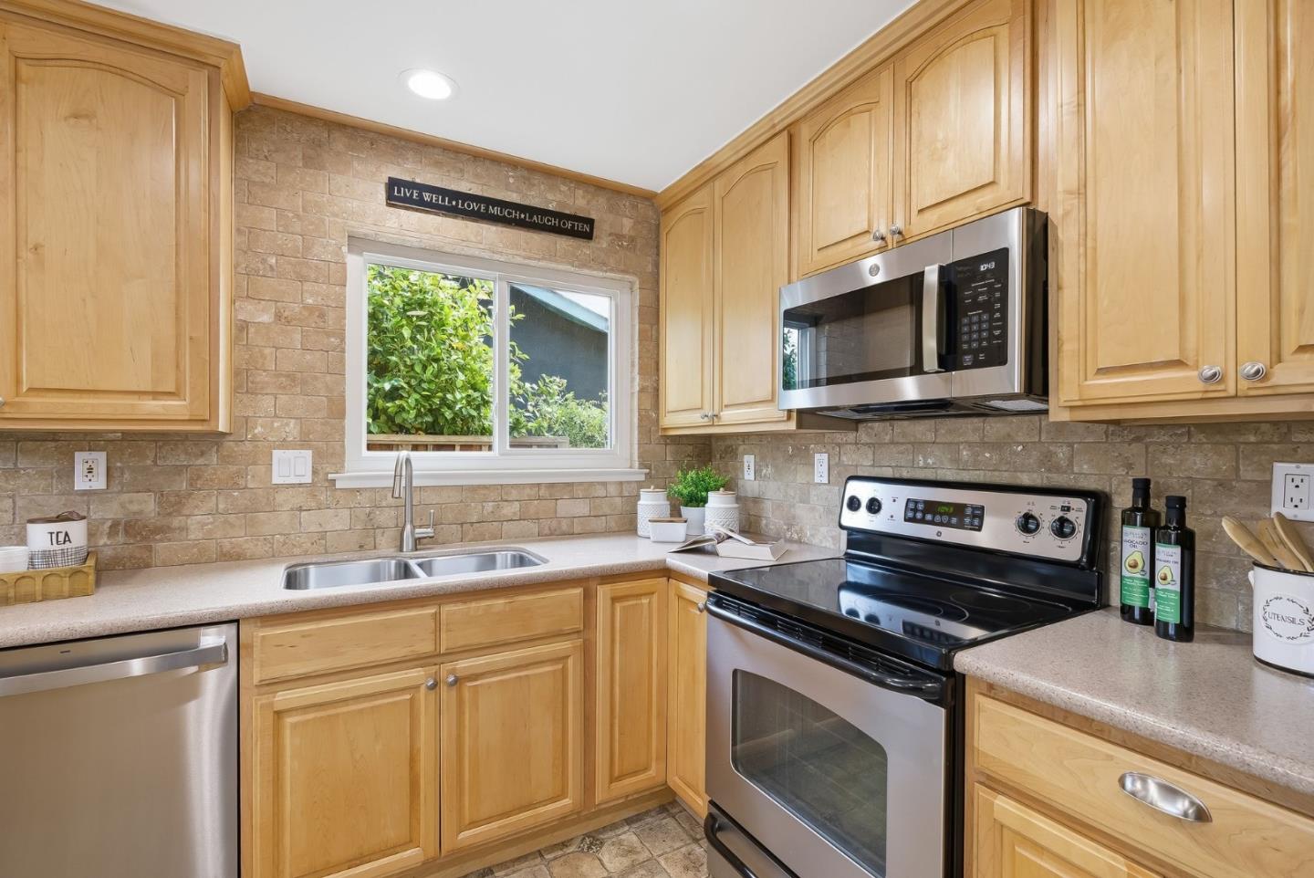 Detail Gallery Image 10 of 28 For 1657 Glenhurst Dr, San Jose,  CA 95124 - 4 Beds | 2 Baths