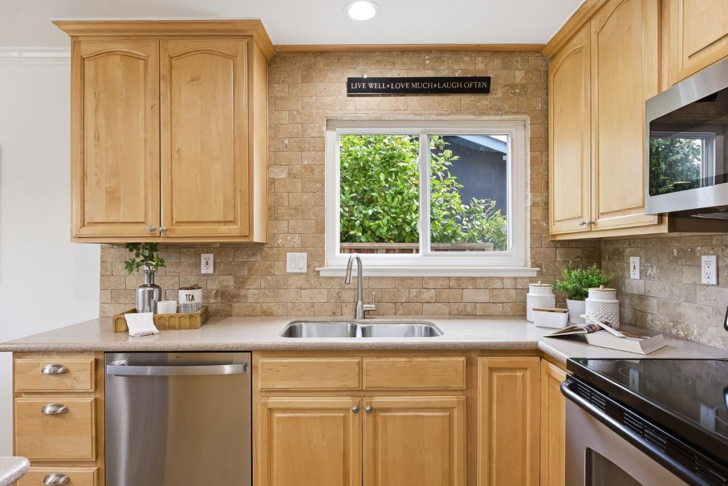 Detail Gallery Image 11 of 28 For 1657 Glenhurst Dr, San Jose,  CA 95124 - 4 Beds | 2 Baths