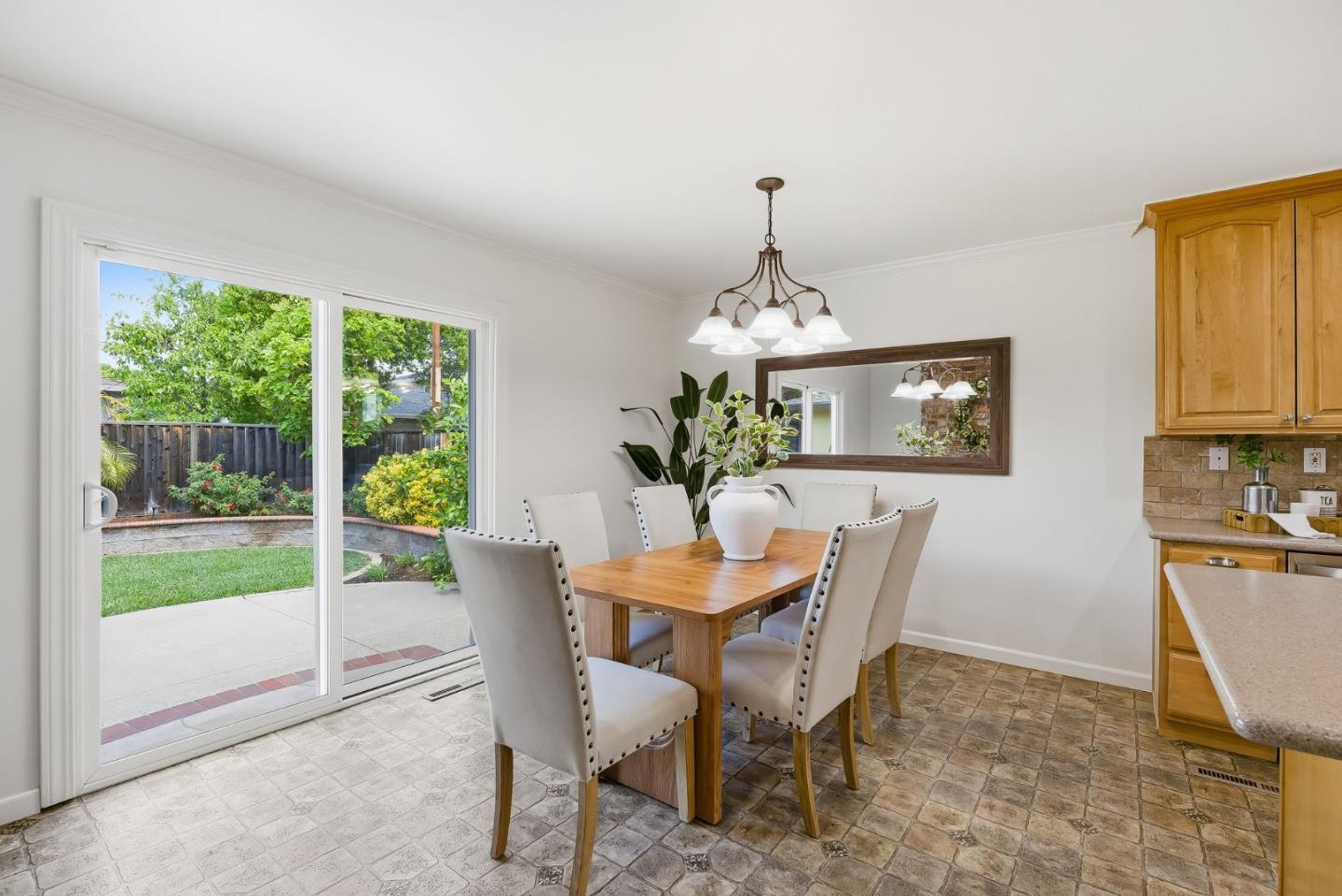 Detail Gallery Image 12 of 28 For 1657 Glenhurst Dr, San Jose,  CA 95124 - 4 Beds | 2 Baths