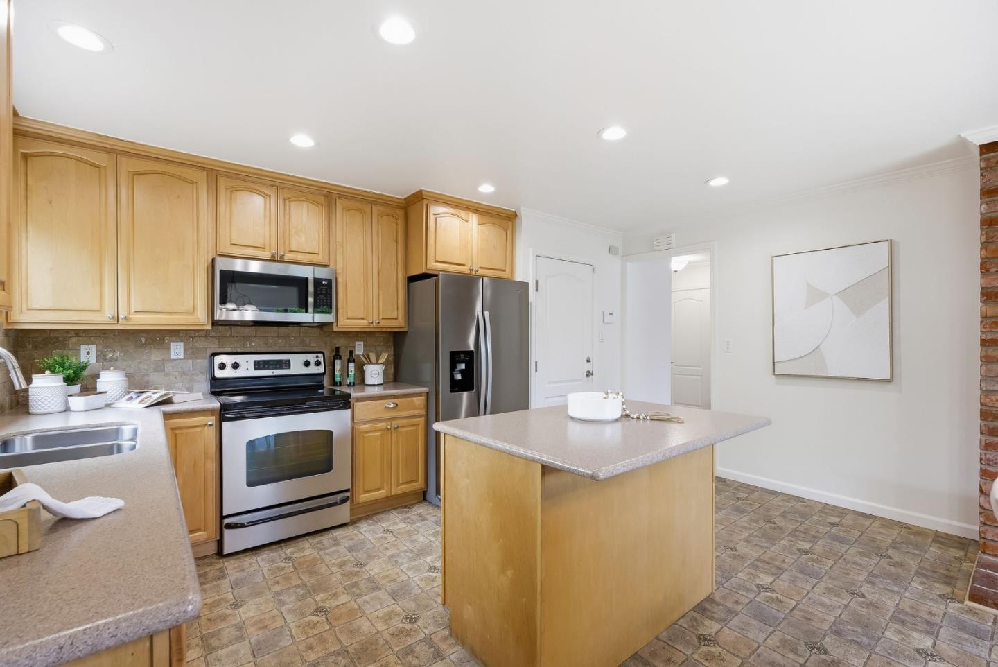 Detail Gallery Image 9 of 28 For 1657 Glenhurst Dr, San Jose,  CA 95124 - 4 Beds | 2 Baths