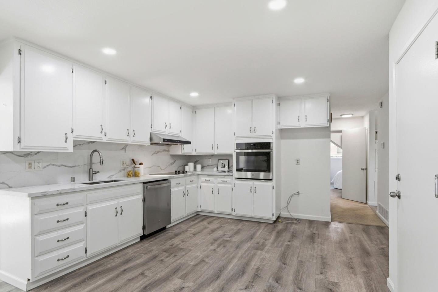 Detail Gallery Image 8 of 24 For 546 Woodstock Way, Santa Clara,  CA 95054 - 4 Beds | 2 Baths