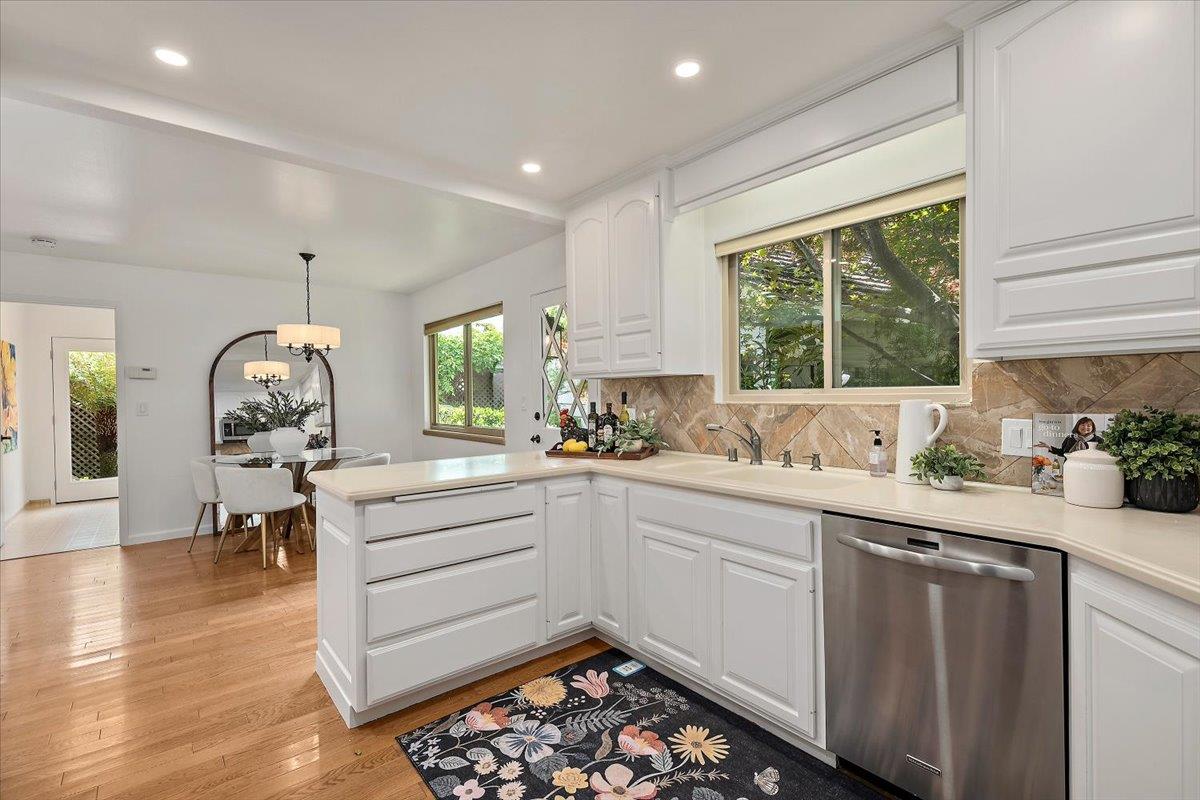 Detail Gallery Image 12 of 44 For 216 Montclair Rd, Los Gatos,  CA 95032 - 4 Beds | 2/1 Baths