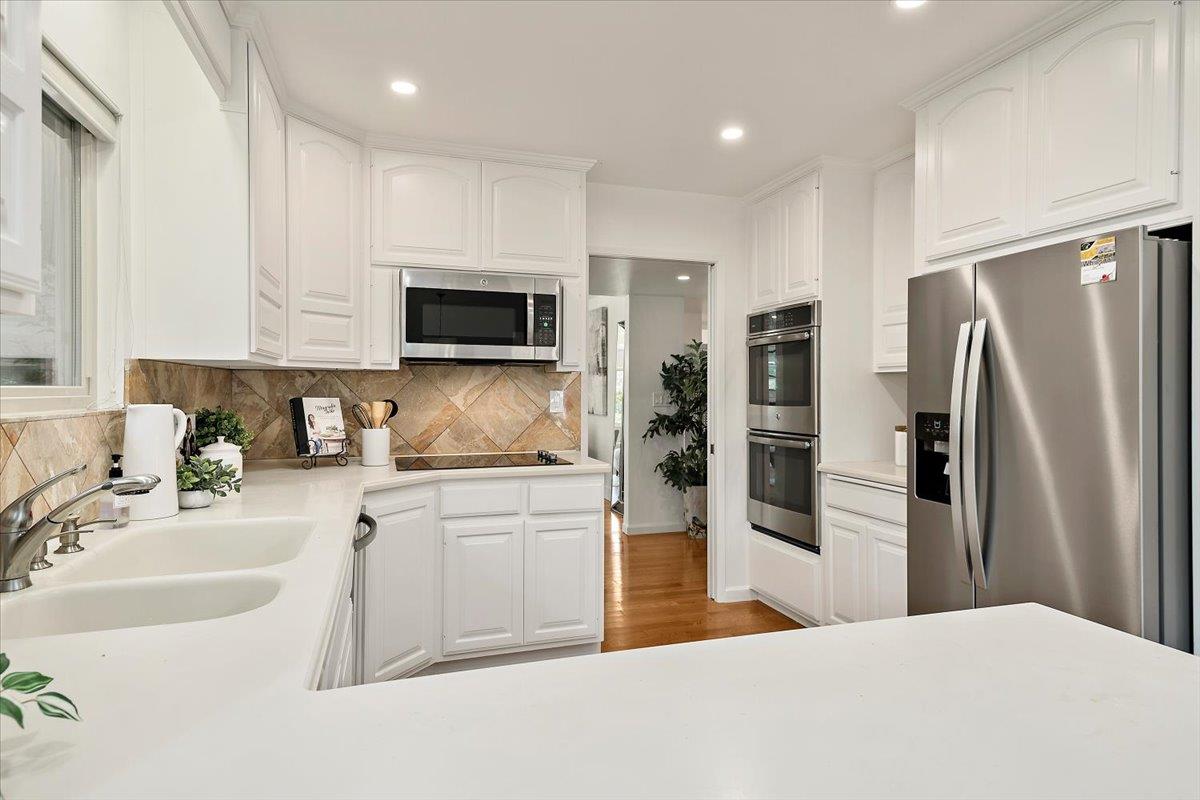 Detail Gallery Image 14 of 44 For 216 Montclair Rd, Los Gatos,  CA 95032 - 4 Beds | 2/1 Baths