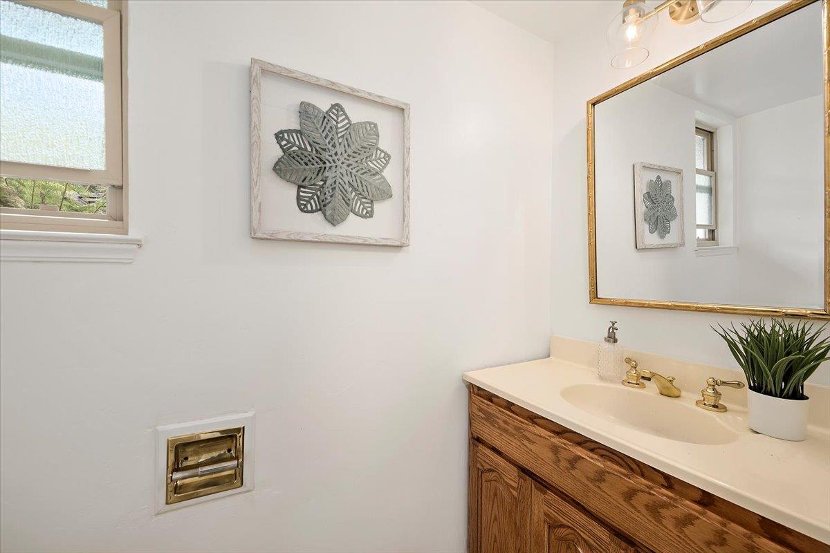 Detail Gallery Image 16 of 44 For 216 Montclair Rd, Los Gatos,  CA 95032 - 4 Beds | 2/1 Baths