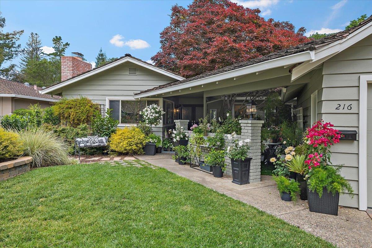 Detail Gallery Image 2 of 44 For 216 Montclair Rd, Los Gatos,  CA 95032 - 4 Beds | 2/1 Baths