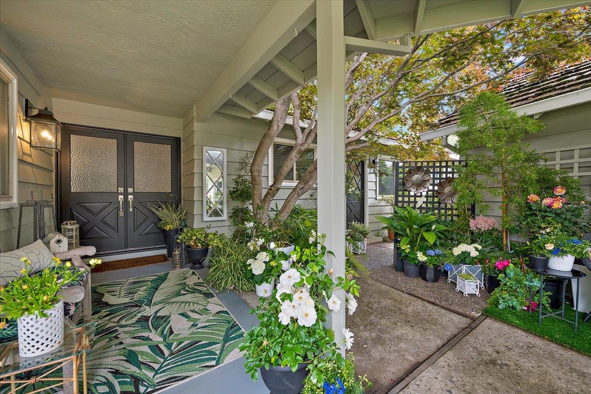 Detail Gallery Image 3 of 44 For 216 Montclair Rd, Los Gatos,  CA 95032 - 4 Beds | 2/1 Baths