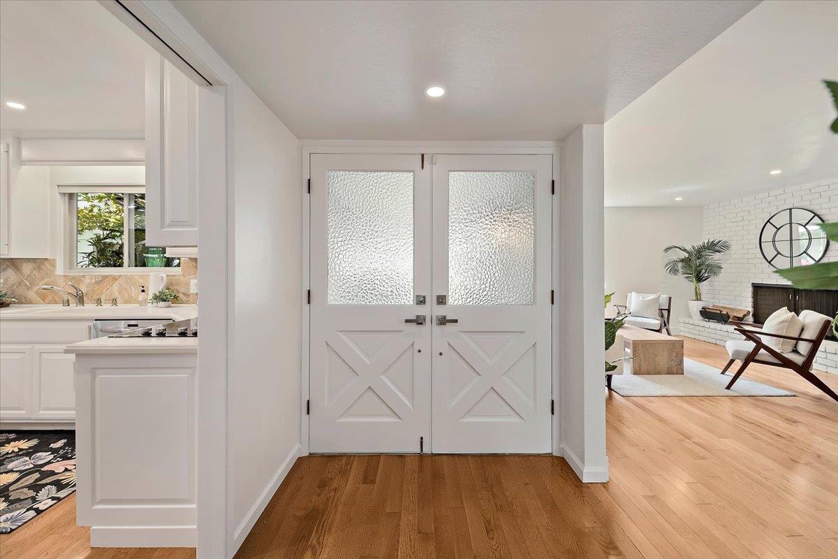 Detail Gallery Image 4 of 44 For 216 Montclair Rd, Los Gatos,  CA 95032 - 4 Beds | 2/1 Baths