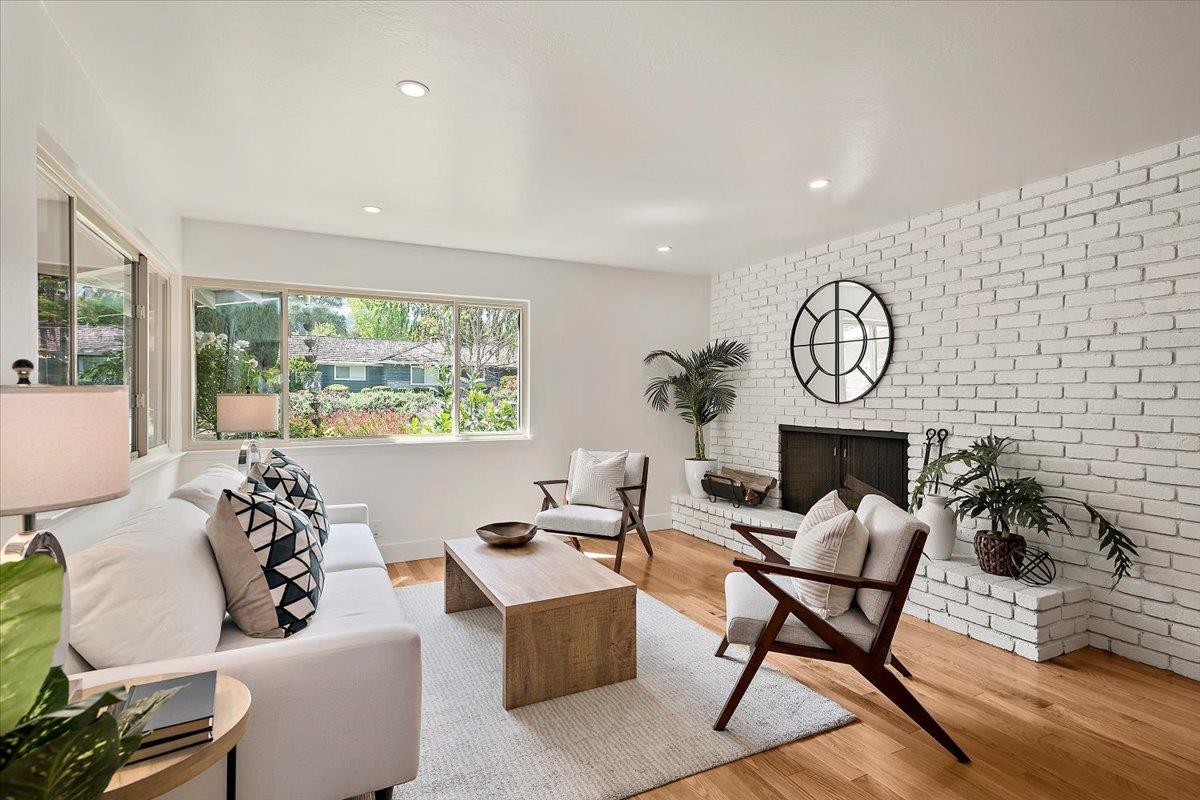 Detail Gallery Image 5 of 44 For 216 Montclair Rd, Los Gatos,  CA 95032 - 4 Beds | 2/1 Baths