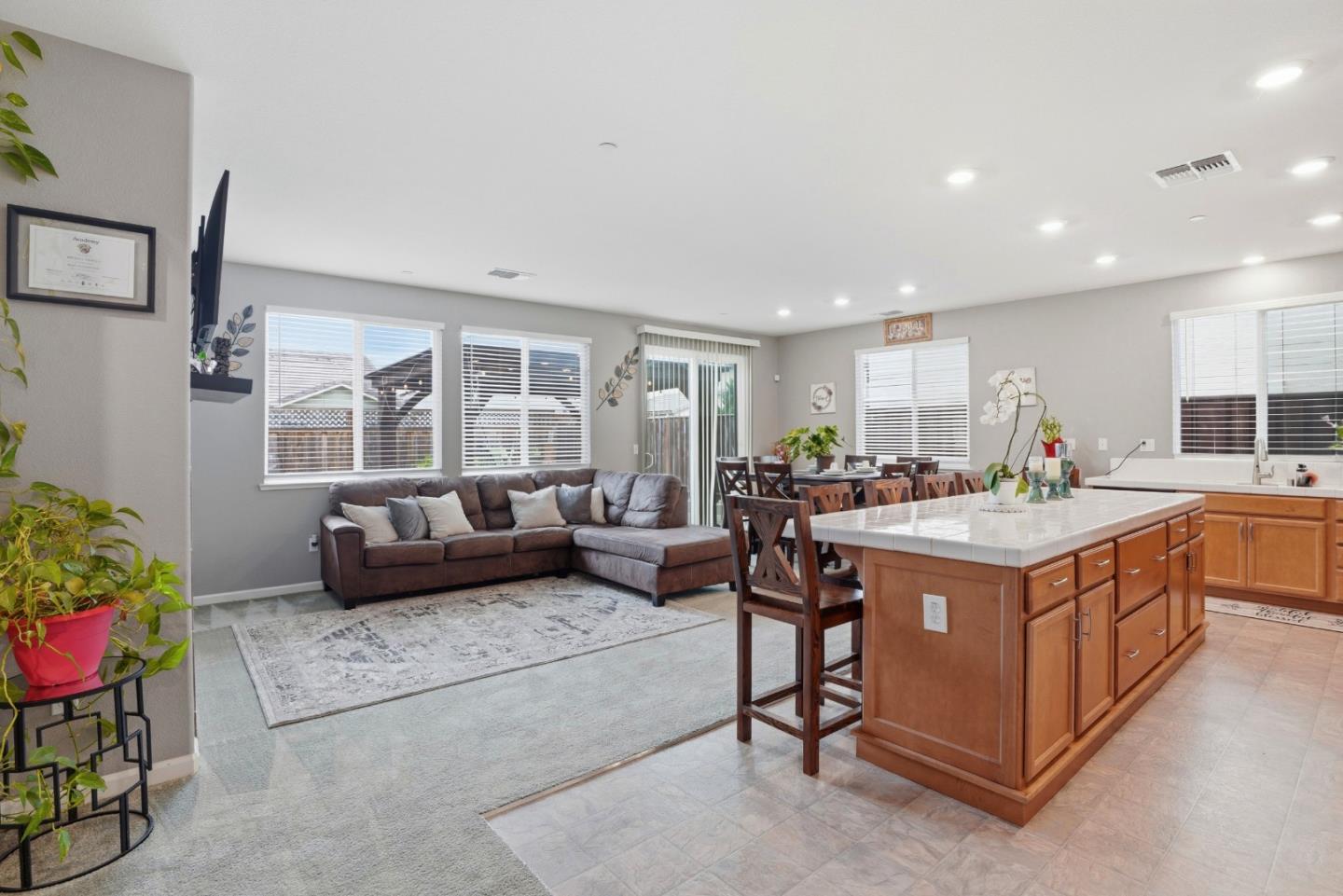 Detail Gallery Image 10 of 29 For 1217 Palermo Ct, Salinas,  CA 93905 - 3 Beds | 2 Baths