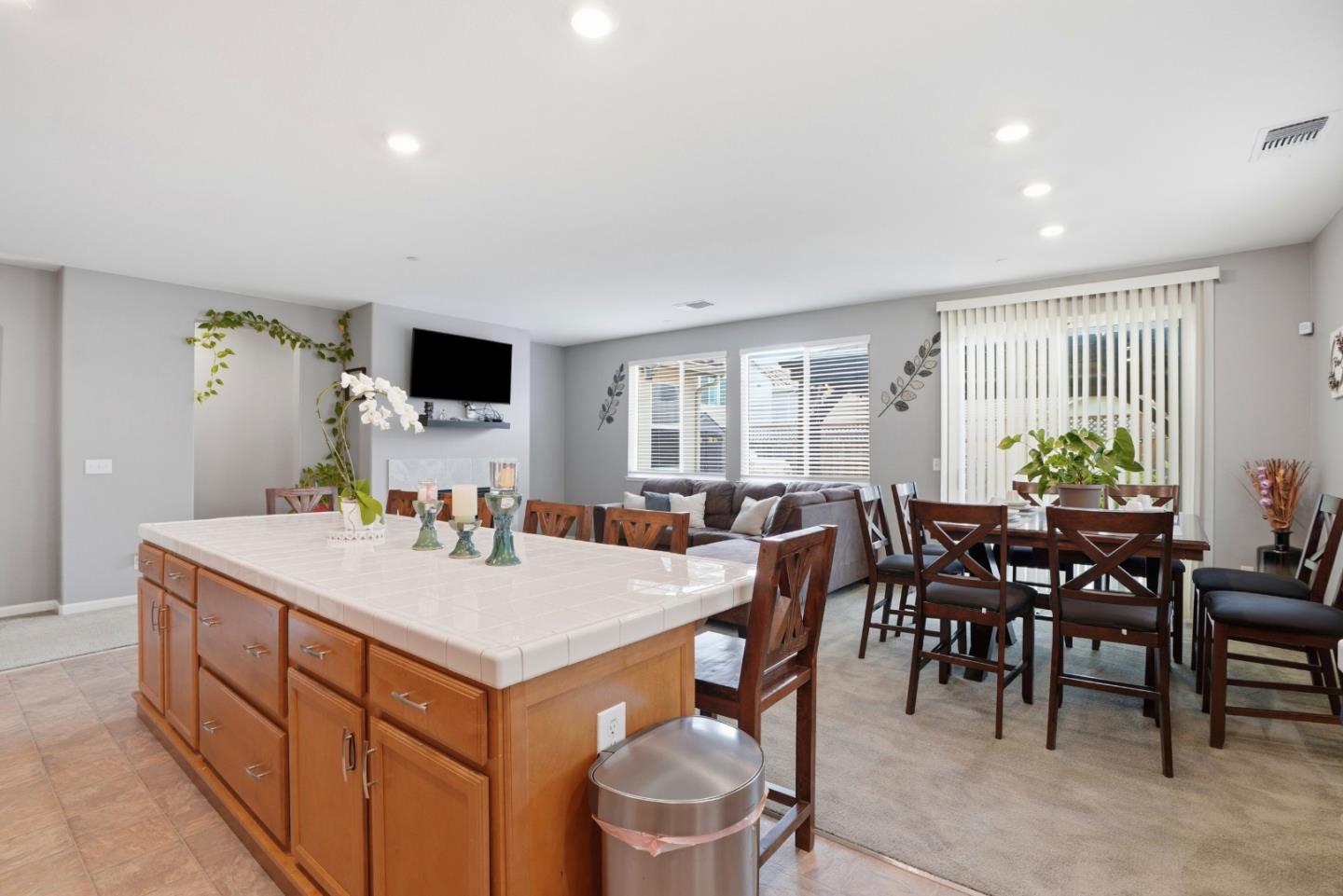 Detail Gallery Image 12 of 29 For 1217 Palermo Ct, Salinas,  CA 93905 - 3 Beds | 2 Baths