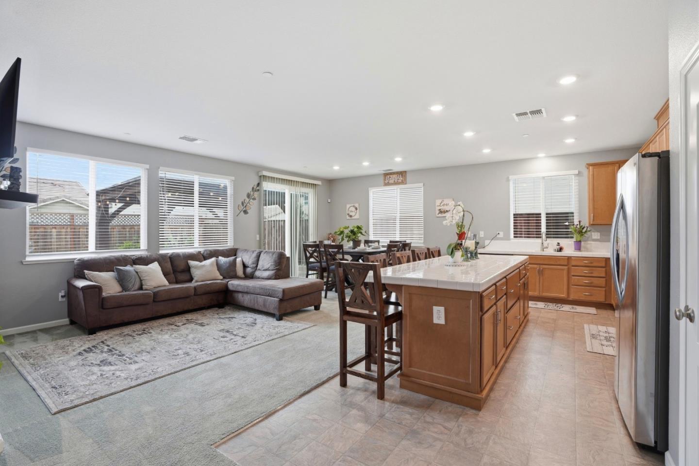 Detail Gallery Image 9 of 29 For 1217 Palermo Ct, Salinas,  CA 93905 - 3 Beds | 2 Baths