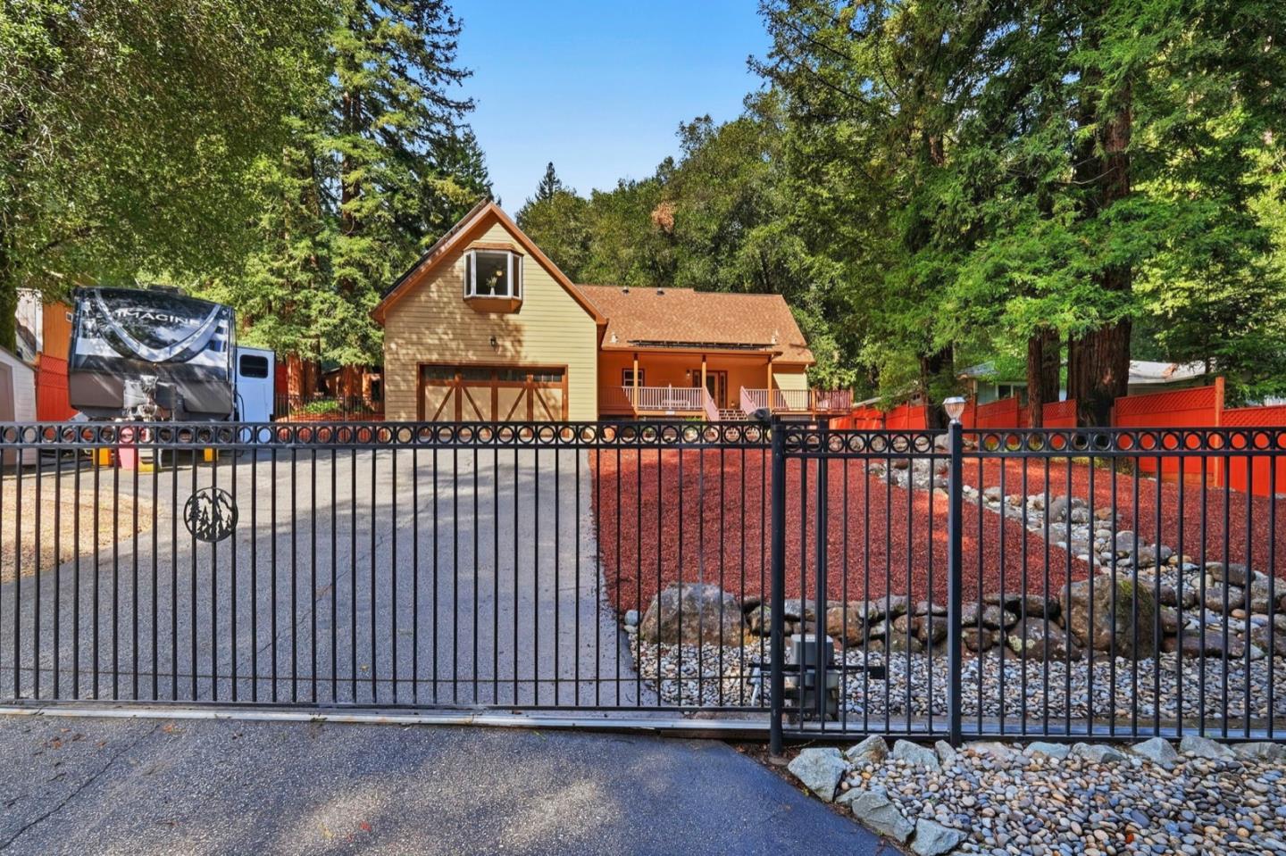 Detail Gallery Image 4 of 67 For 239 W Hilton, Boulder Creek,  CA 95006 - 4 Beds | 3 Baths