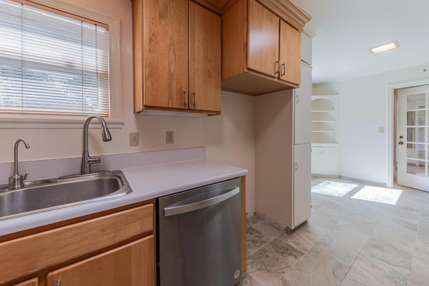 Detail Gallery Image 13 of 37 For 319 Tapadero, Salinas,  CA 93906 - 2 Beds | 2 Baths