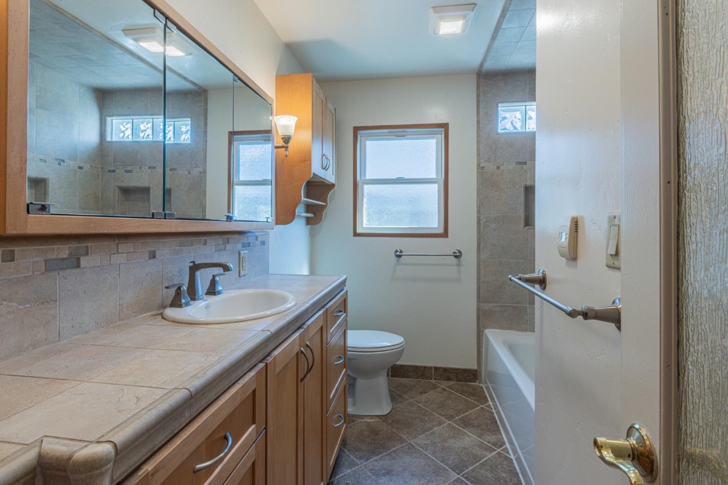 Detail Gallery Image 24 of 37 For 319 Tapadero, Salinas,  CA 93906 - 2 Beds | 2 Baths