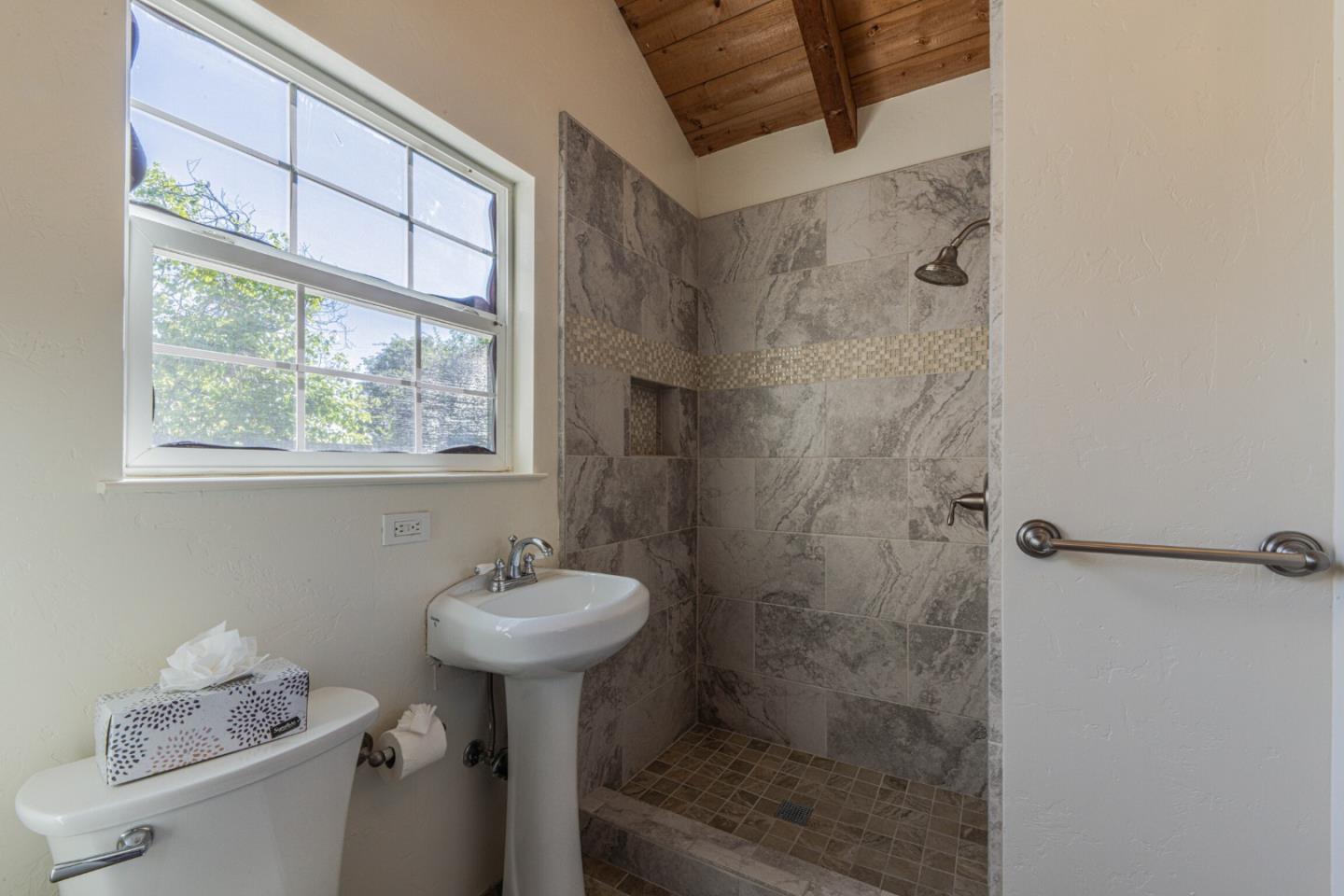 Detail Gallery Image 27 of 37 For 319 Tapadero, Salinas,  CA 93906 - 2 Beds | 2 Baths