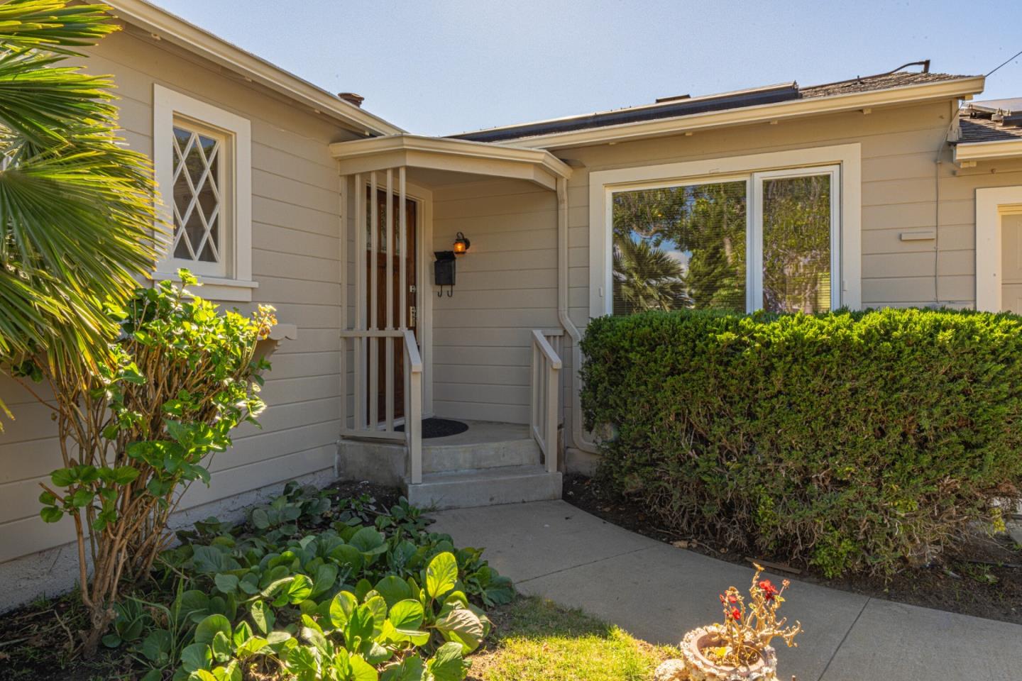 Detail Gallery Image 3 of 37 For 319 Tapadero, Salinas,  CA 93906 - 2 Beds | 2 Baths