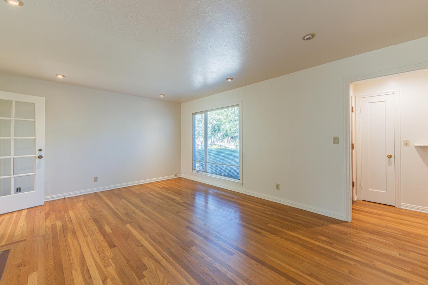 Detail Gallery Image 5 of 37 For 319 Tapadero, Salinas,  CA 93906 - 2 Beds | 2 Baths