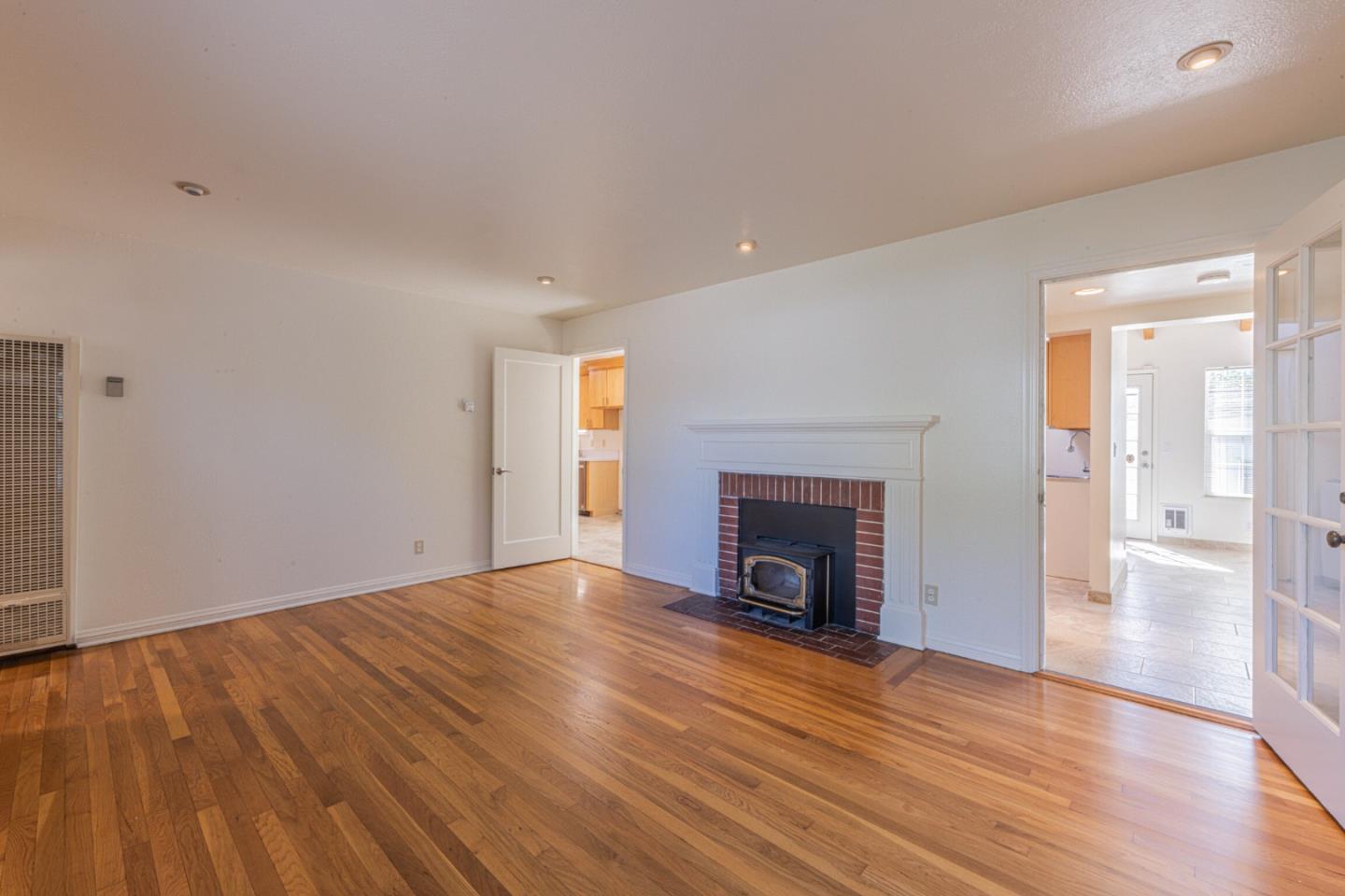 Detail Gallery Image 8 of 37 For 319 Tapadero, Salinas,  CA 93906 - 2 Beds | 2 Baths