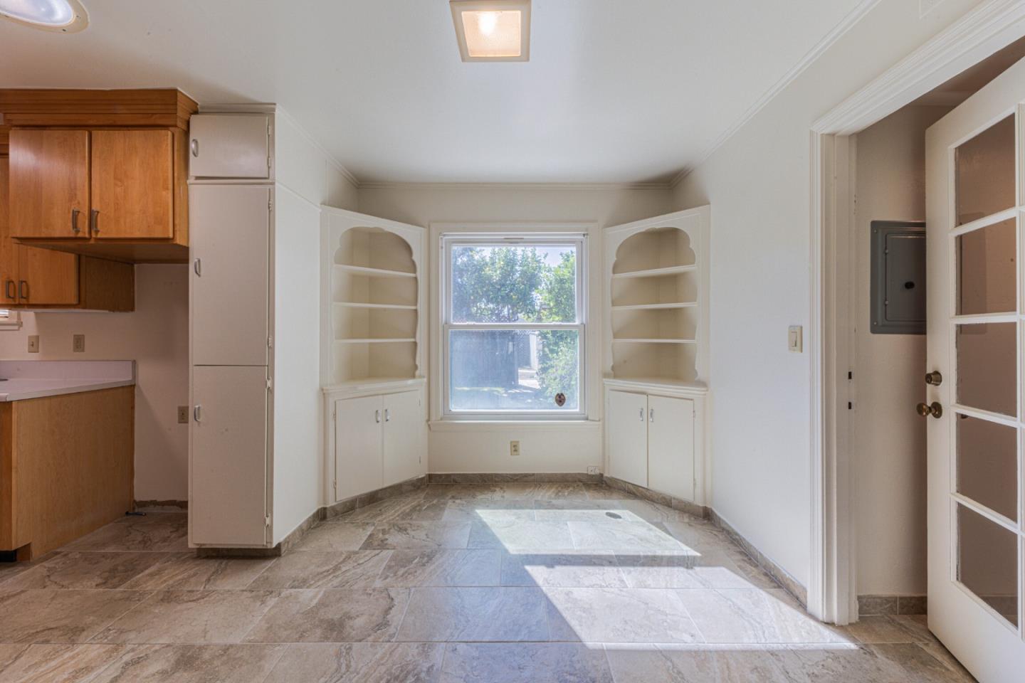 Detail Gallery Image 9 of 37 For 319 Tapadero, Salinas,  CA 93906 - 2 Beds | 2 Baths